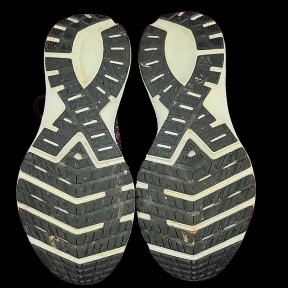 Brooks Launch 7 Women's Black and Pink Running Shoes - Picture 5 of 9